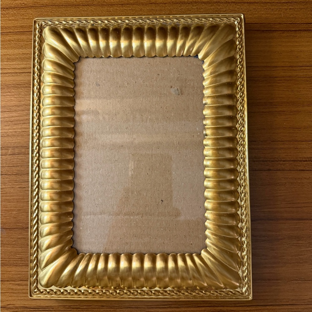 The Weston Gallery Picture Frame Gold Tone 7.5X9.5/5X7 Picture Gorgeous!